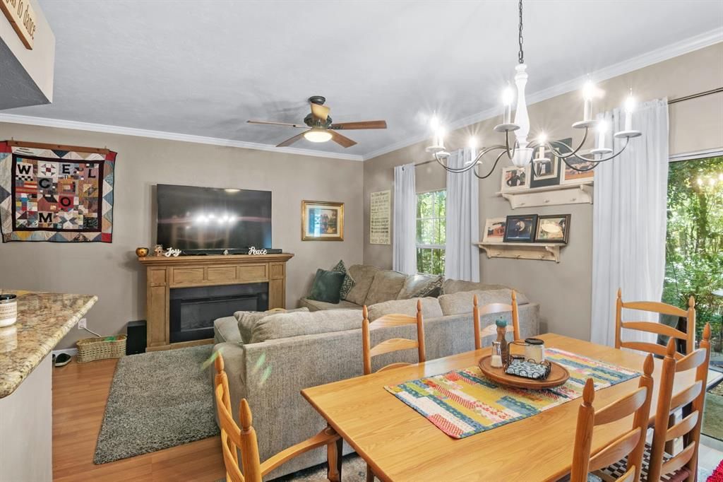 На продажу: $325,000 (3 спален, 2 ванн, 1584 Квадратных фут)