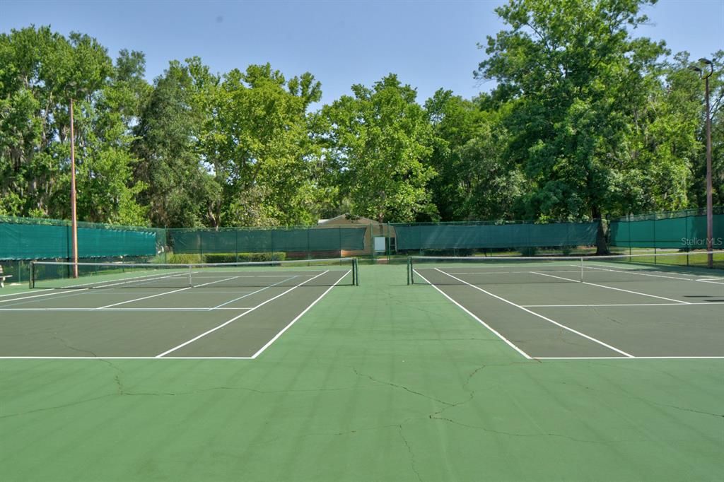 На продажу: $325,000 (3 спален, 2 ванн, 1584 Квадратных фут)