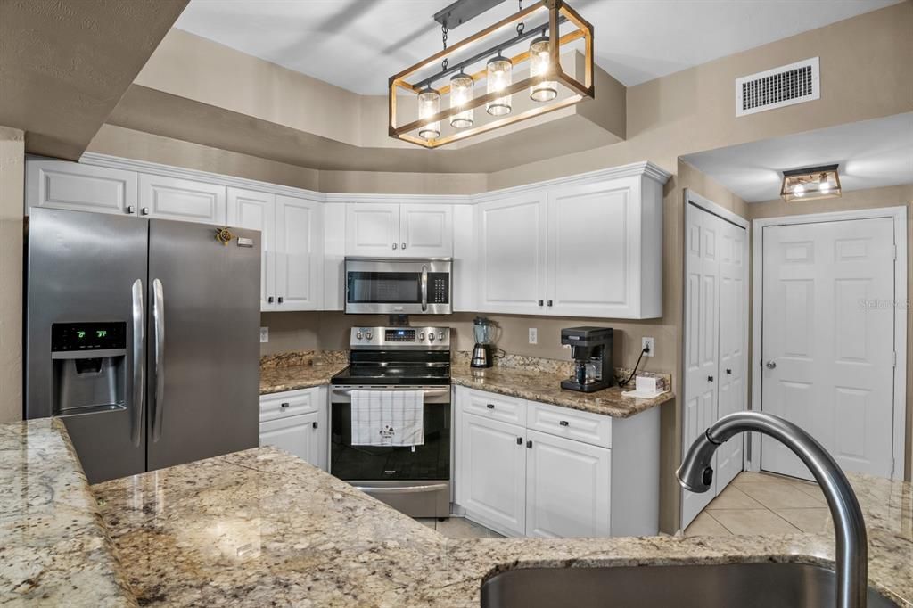 На продажу: $325,000 (3 спален, 2 ванн, 1584 Квадратных фут)