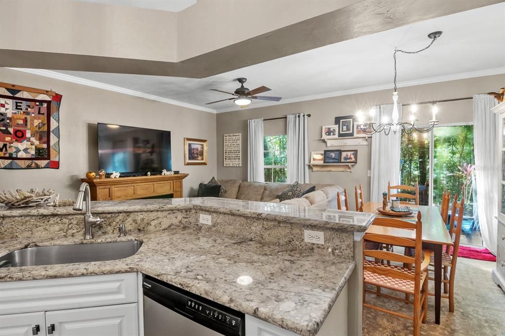 На продажу: $325,000 (3 спален, 2 ванн, 1584 Квадратных фут)