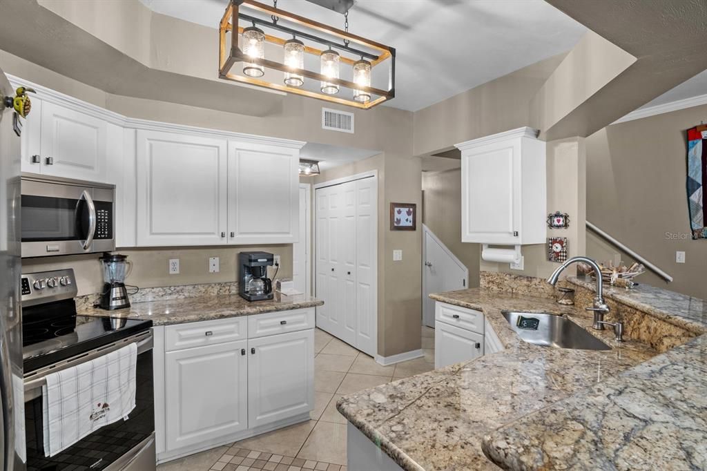 На продажу: $325,000 (3 спален, 2 ванн, 1584 Квадратных фут)