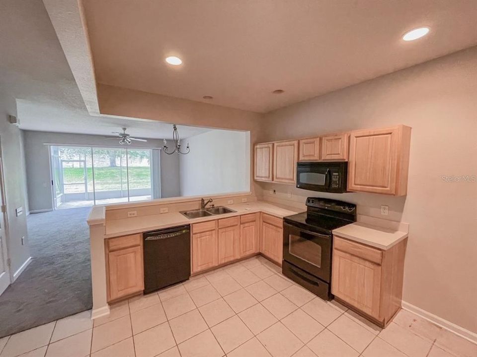 For Rent: $1,999 (3 beds, 2 baths, 1596 Square Feet)