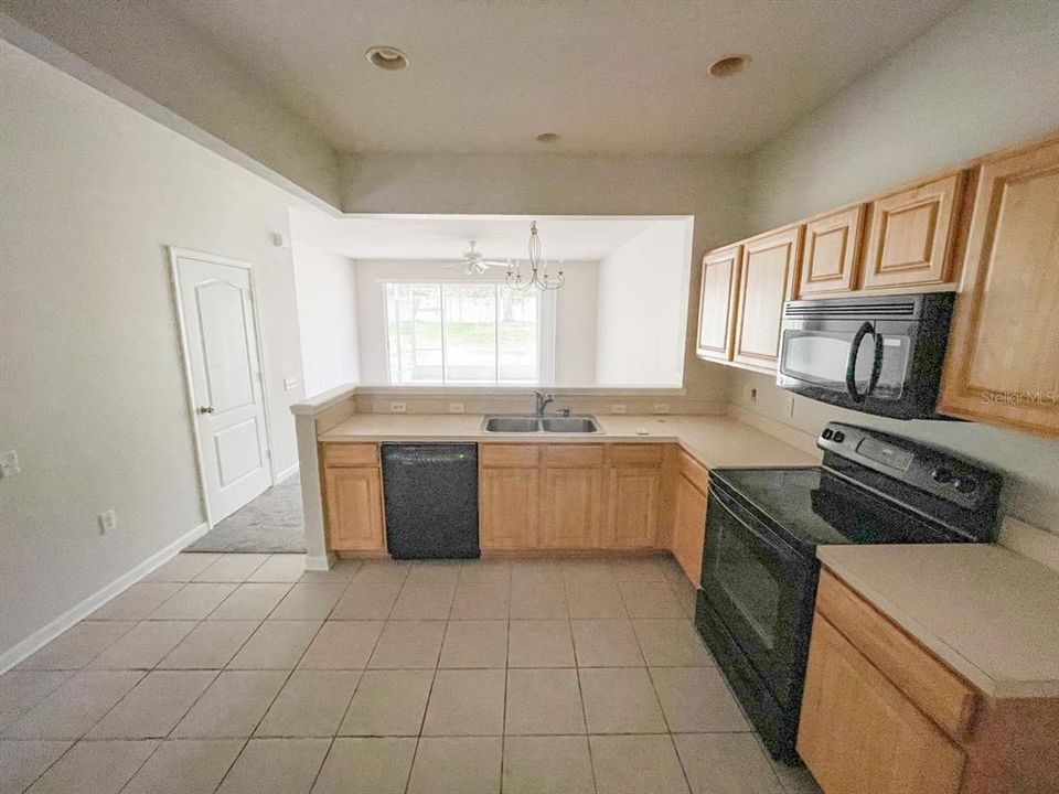 For Rent: $1,999 (3 beds, 2 baths, 1596 Square Feet)