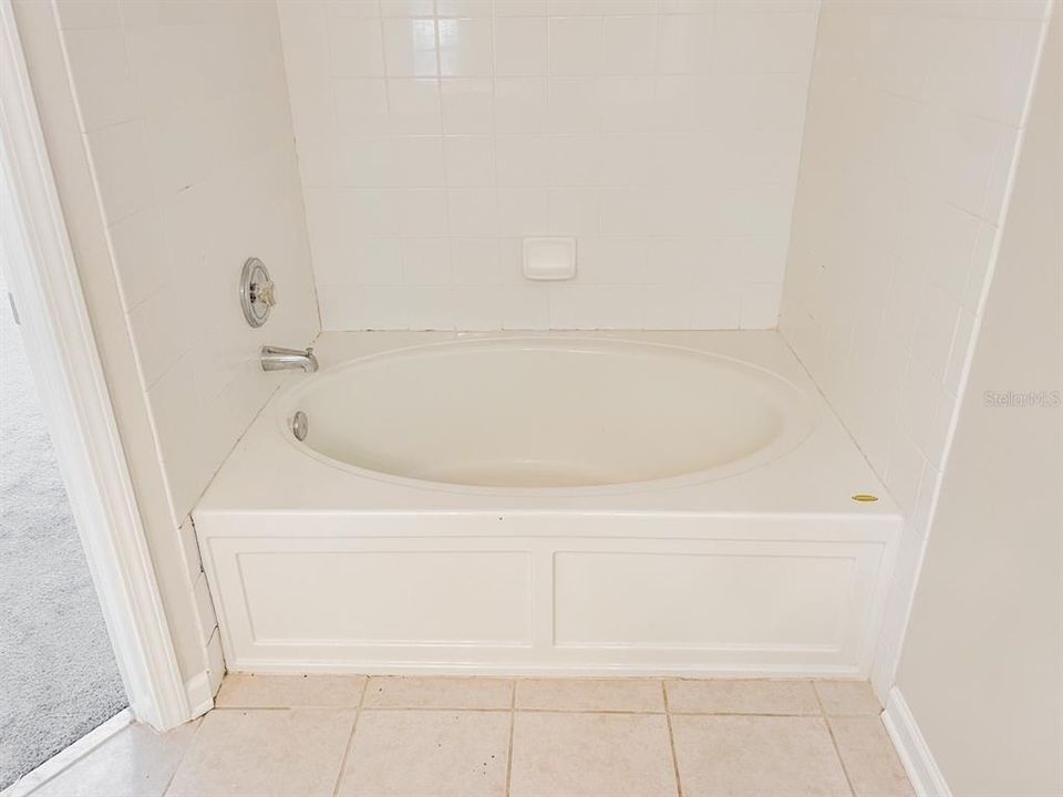 For Rent: $1,999 (3 beds, 2 baths, 1596 Square Feet)