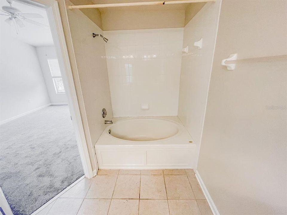 For Rent: $1,999 (3 beds, 2 baths, 1596 Square Feet)