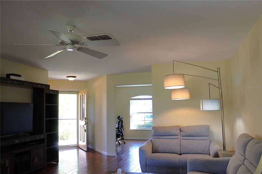 For Sale: $180,500 (2 beds, 2 baths, 1504 Square Feet)