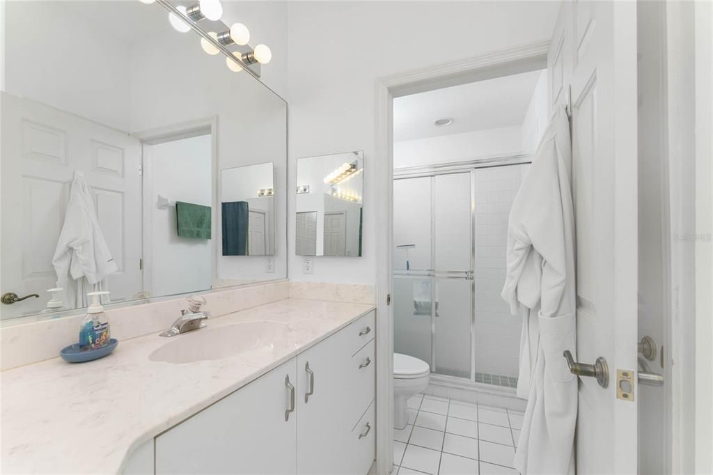 待售: $239,900 (2 贝兹, 2 浴室, 1327 平方英尺)