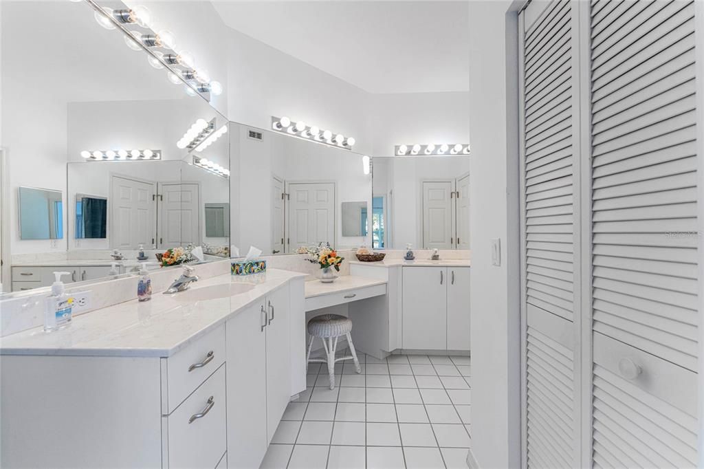 待售: $239,900 (2 贝兹, 2 浴室, 1327 平方英尺)