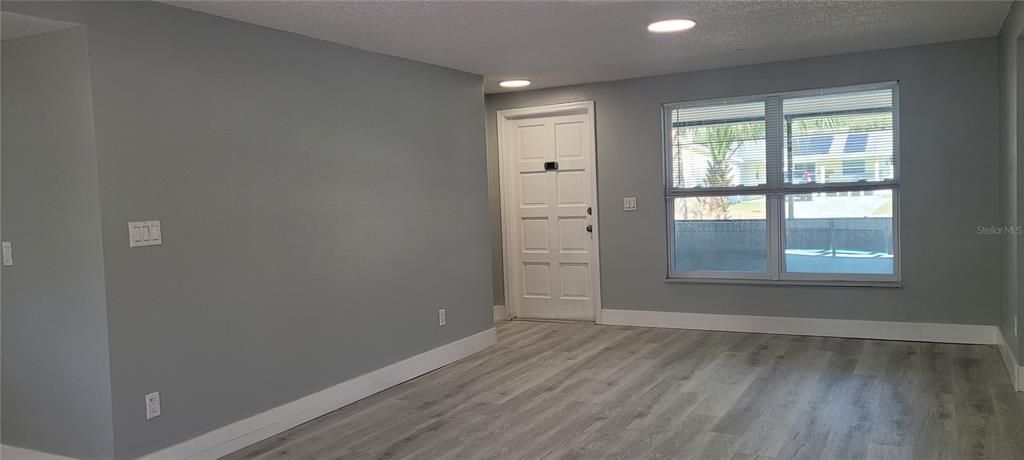 出租: $2,100 (4 贝兹, 2 浴室, 1481 平方英尺)