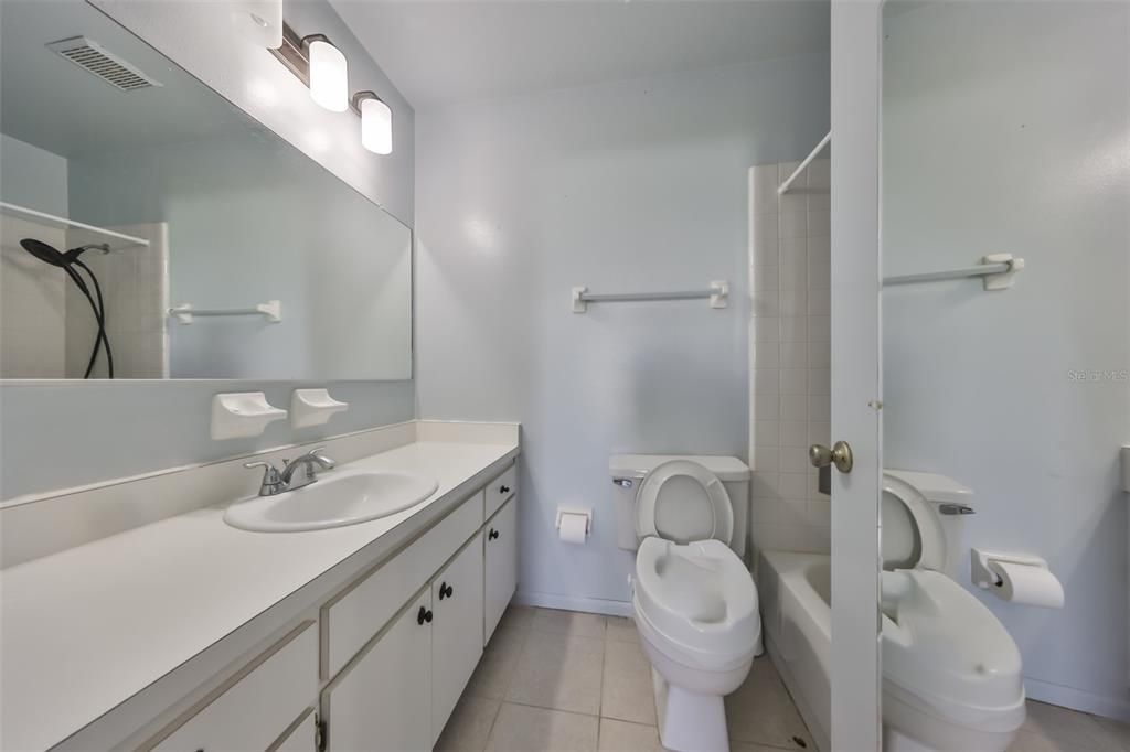 For Sale: $114,000 (1 beds, 1 baths, 960 Square Feet)