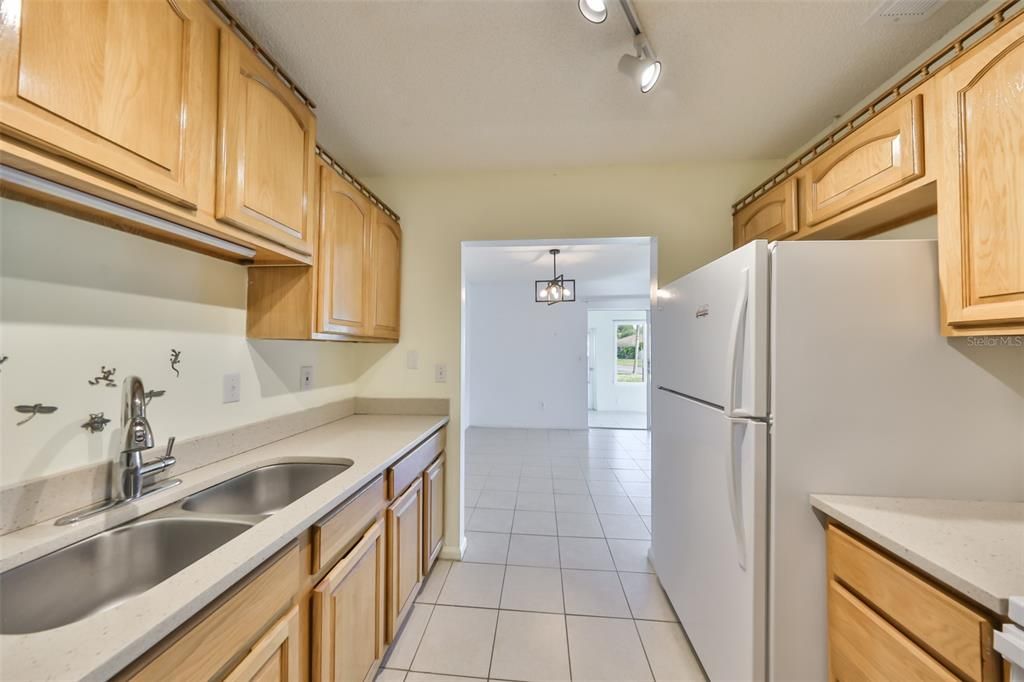 For Sale: $114,000 (1 beds, 1 baths, 960 Square Feet)