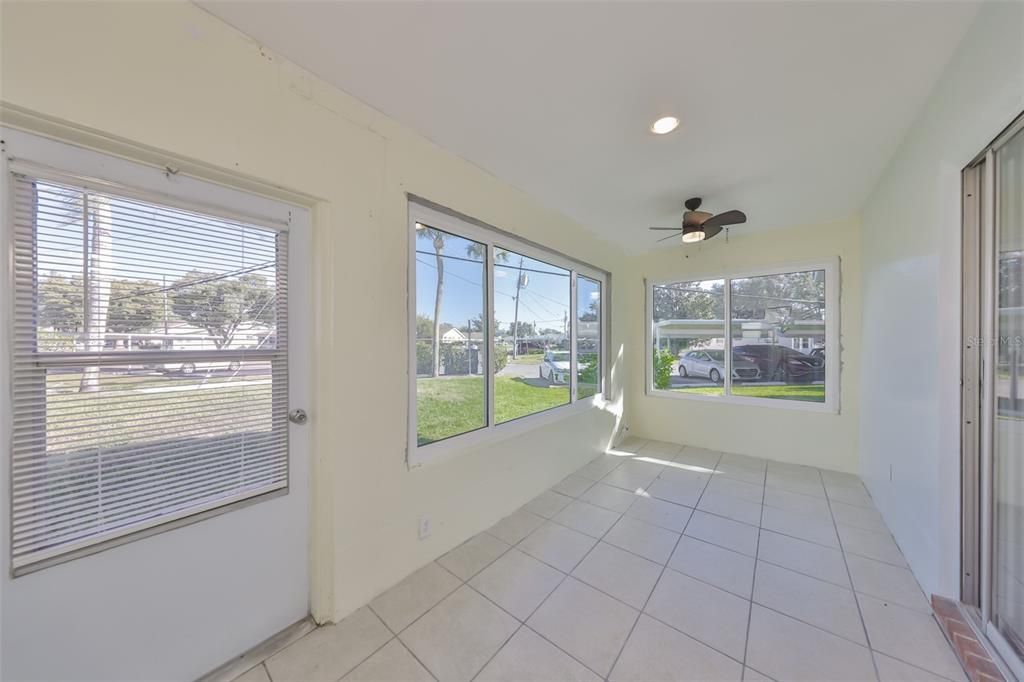 For Sale: $114,000 (1 beds, 1 baths, 960 Square Feet)