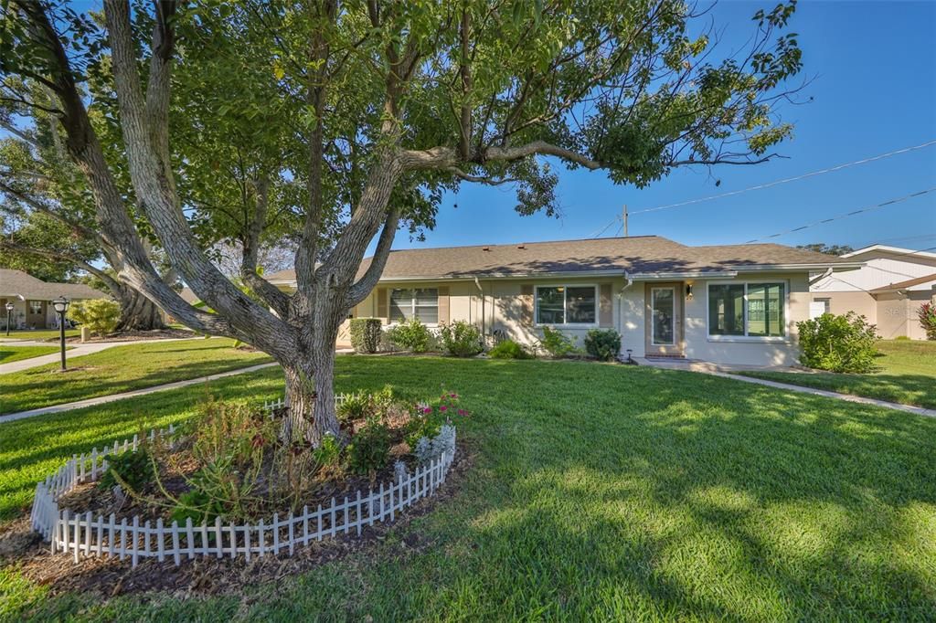 For Sale: $114,000 (1 beds, 1 baths, 960 Square Feet)