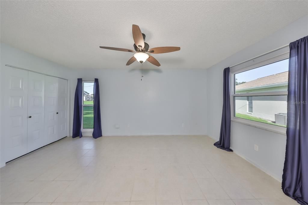 For Sale: $114,000 (1 beds, 1 baths, 960 Square Feet)