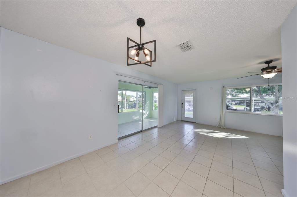 For Sale: $114,000 (1 beds, 1 baths, 960 Square Feet)