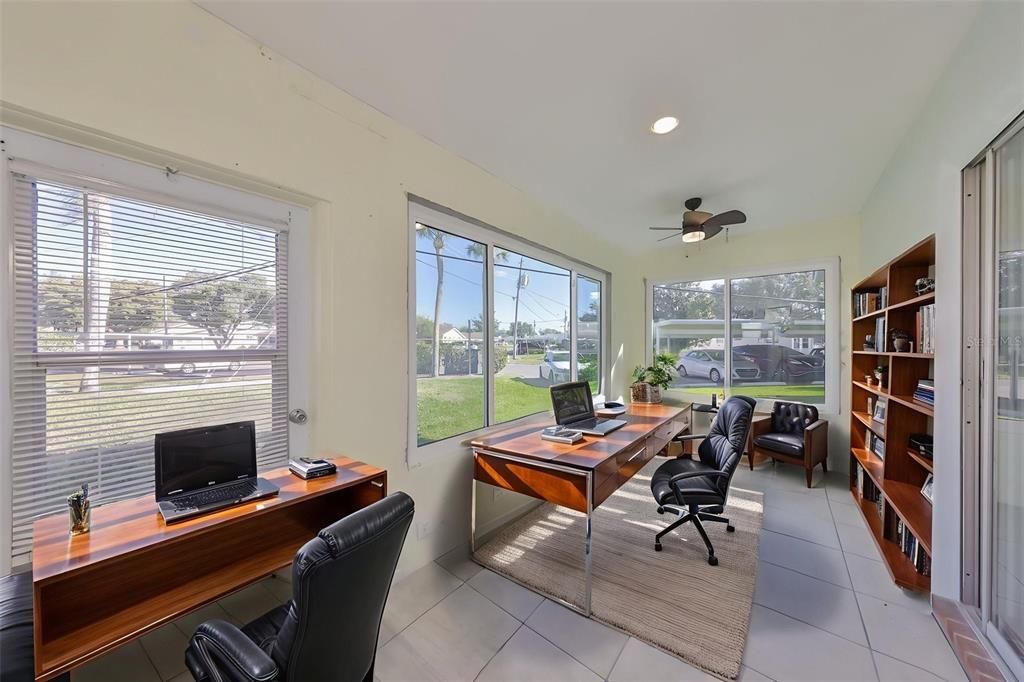 For Sale: $114,000 (1 beds, 1 baths, 960 Square Feet)