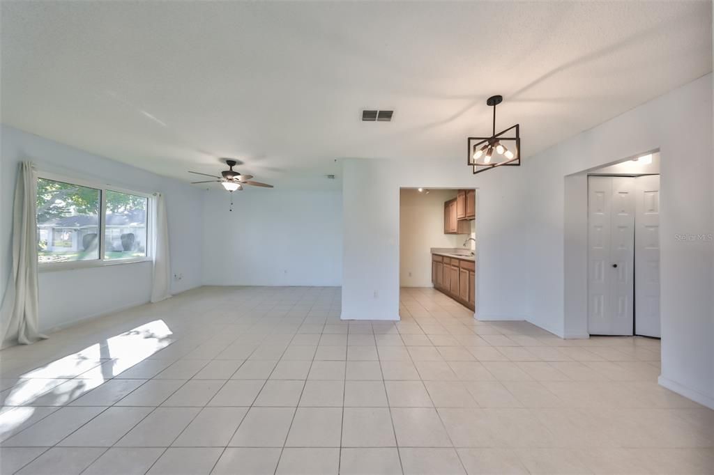 For Sale: $114,000 (1 beds, 1 baths, 960 Square Feet)