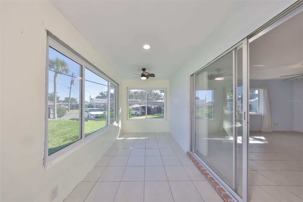 For Sale: $114,000 (1 beds, 1 baths, 960 Square Feet)