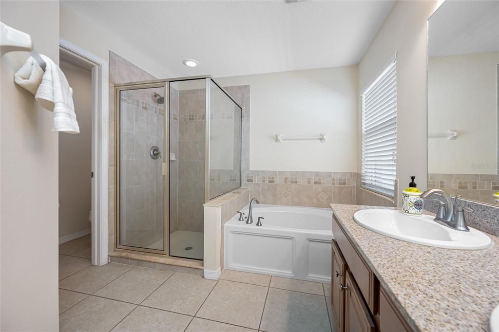 For Sale: $369,900 (4 beds, 3 baths, 1911 Square Feet)