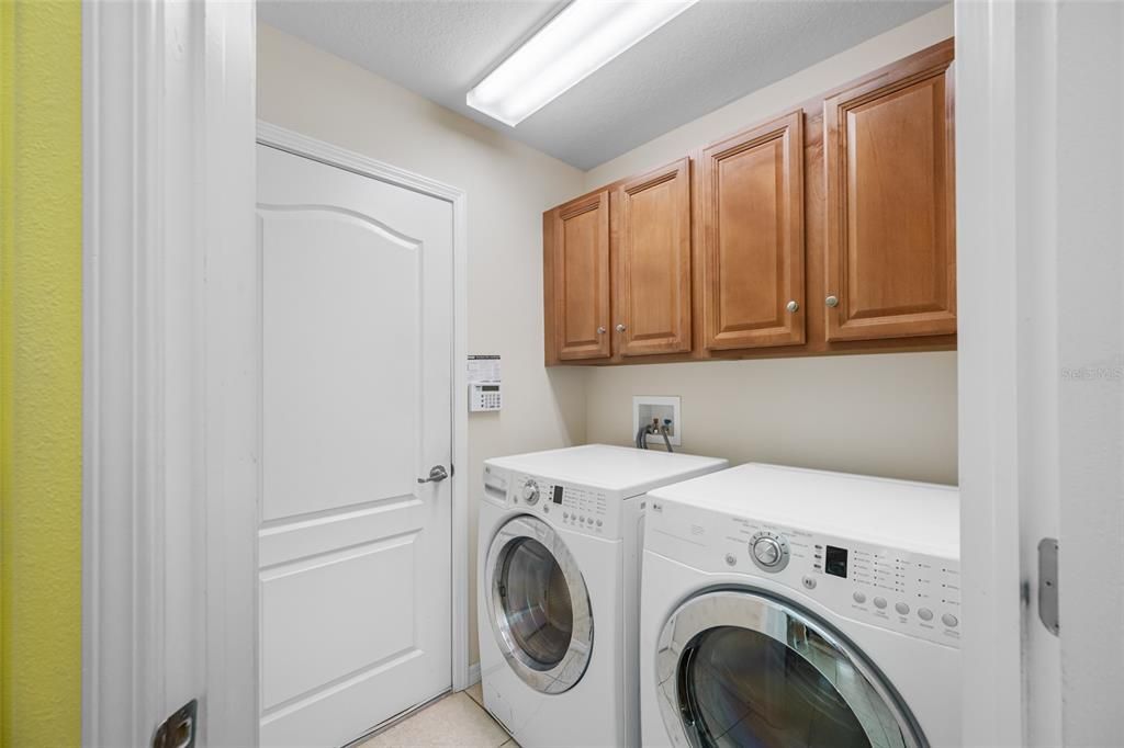 For Sale: $369,900 (4 beds, 3 baths, 1911 Square Feet)