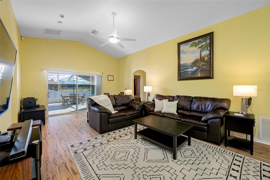 For Sale: $369,900 (4 beds, 3 baths, 1911 Square Feet)