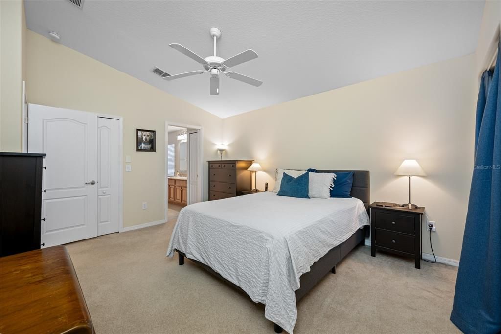 For Sale: $369,900 (4 beds, 3 baths, 1911 Square Feet)