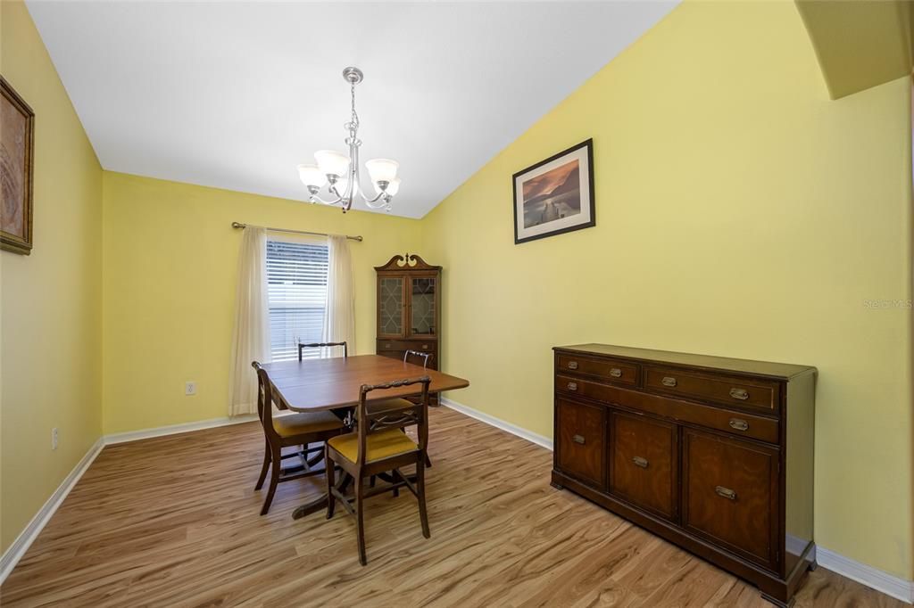 For Sale: $369,900 (4 beds, 3 baths, 1911 Square Feet)