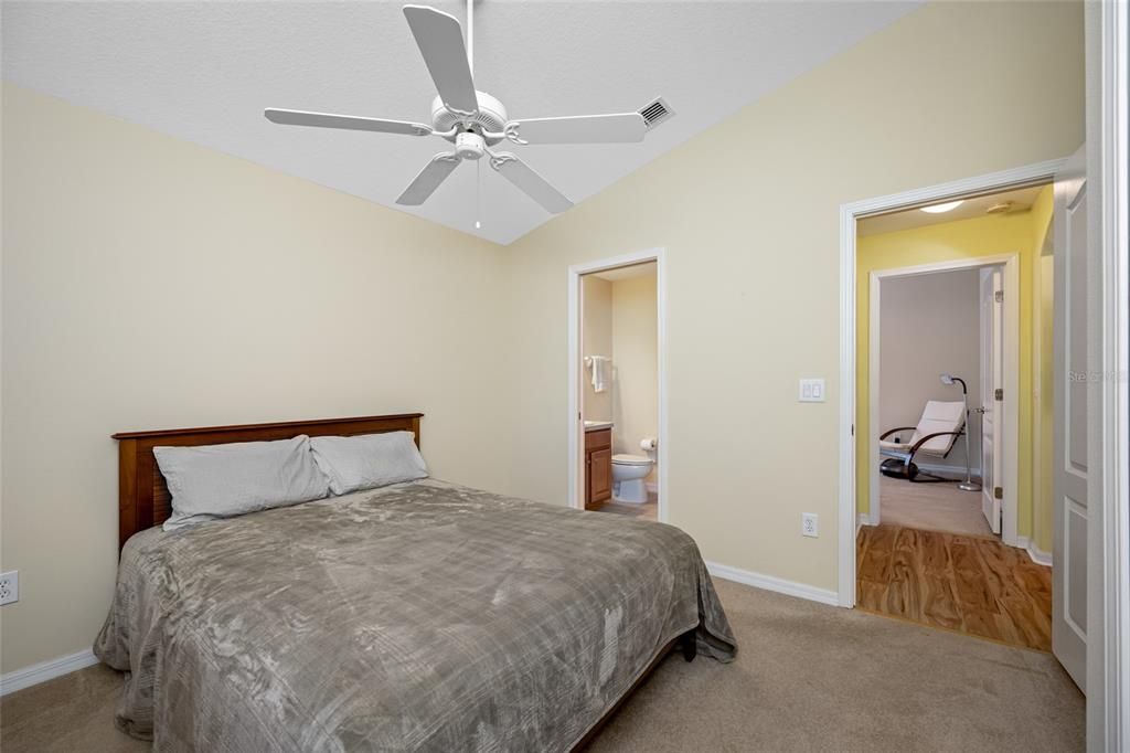 For Sale: $369,900 (4 beds, 3 baths, 1911 Square Feet)