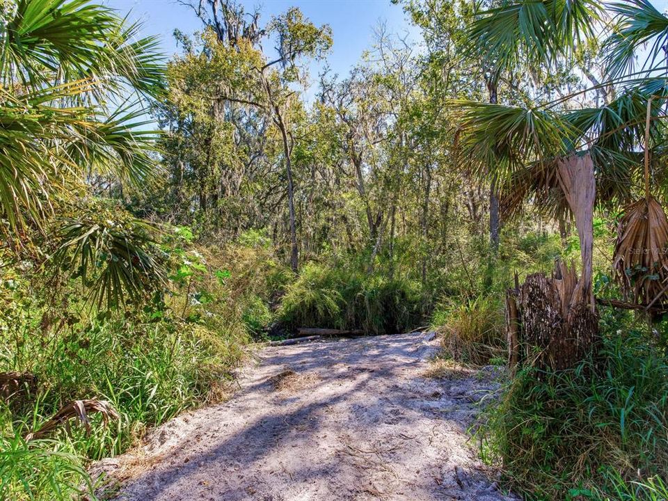 En Venta: $585,000 (37.00 acres)