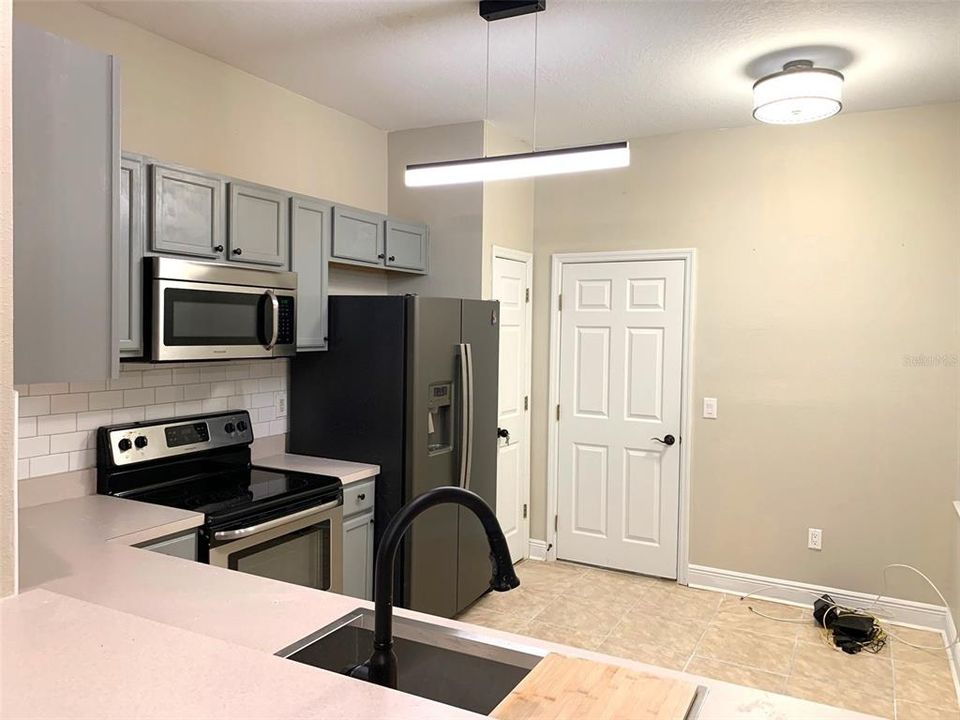 For Rent: $2,150 (2 beds, 1 baths, 1272 Square Feet)