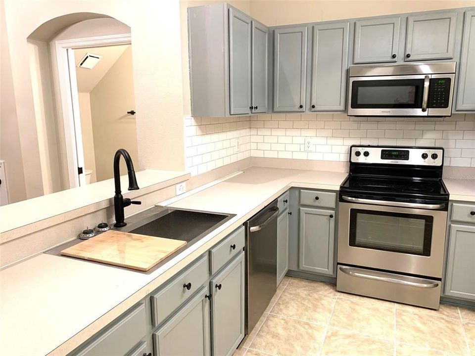 For Rent: $2,150 (2 beds, 1 baths, 1272 Square Feet)