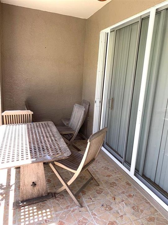 For Rent: $2,150 (2 beds, 1 baths, 1272 Square Feet)