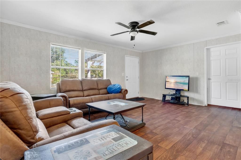 For Sale: $155,000 (4 beds, 2 baths, 1620 Square Feet)