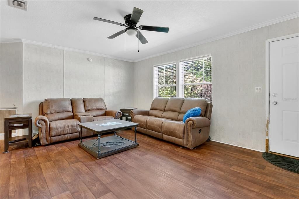 For Sale: $155,000 (4 beds, 2 baths, 1620 Square Feet)