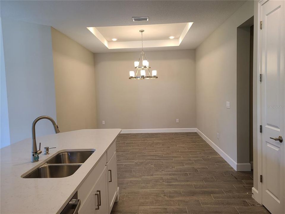 Под контрактом: $3,200 (2 спален, 2 ванн, 1558 Квадратных фут)