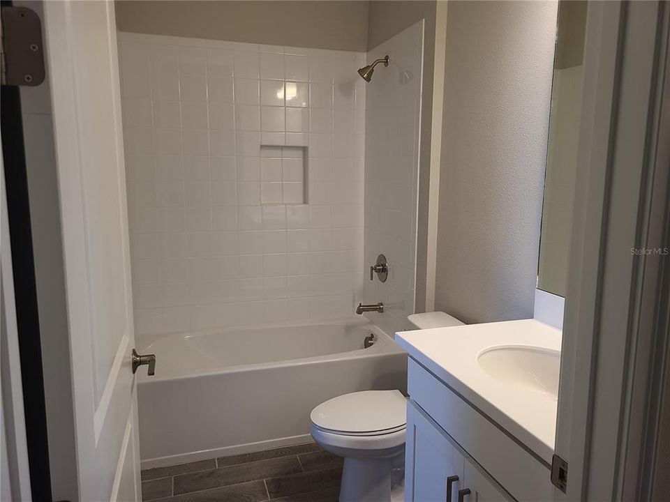 Под контрактом: $3,200 (2 спален, 2 ванн, 1558 Квадратных фут)