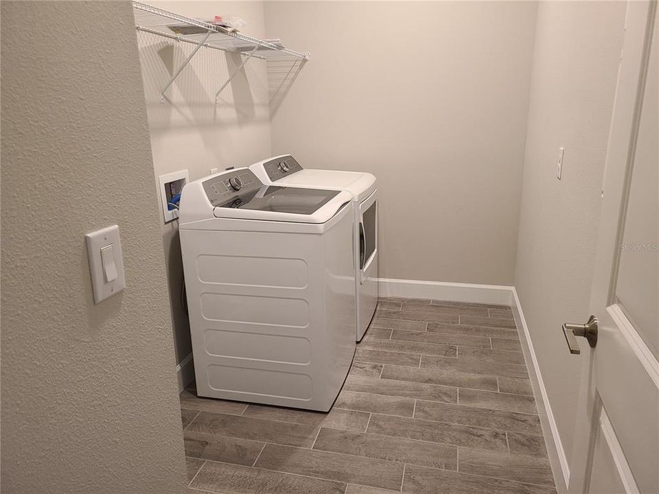 Под контрактом: $3,200 (2 спален, 2 ванн, 1558 Квадратных фут)