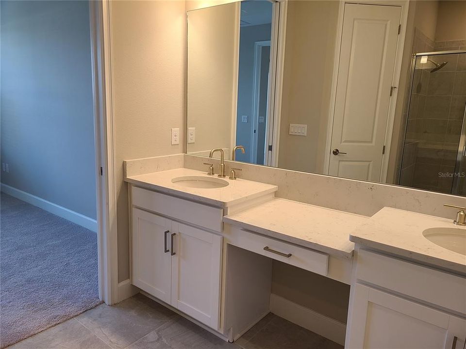 Под контрактом: $3,200 (2 спален, 2 ванн, 1558 Квадратных фут)