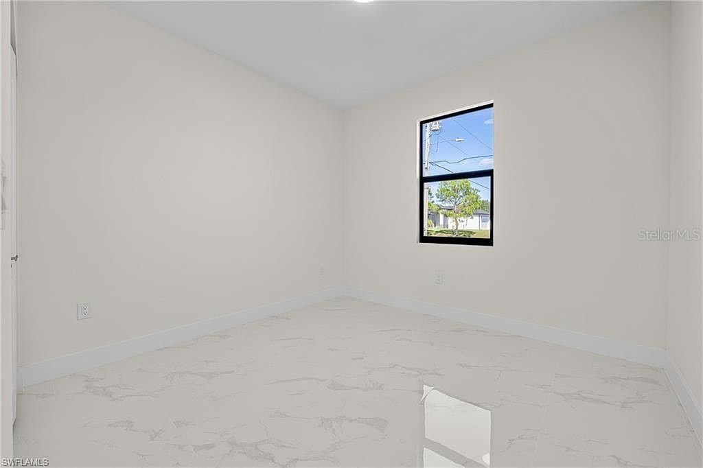 For Sale: $385,000 (4 beds, 3 baths, 1719 Square Feet)