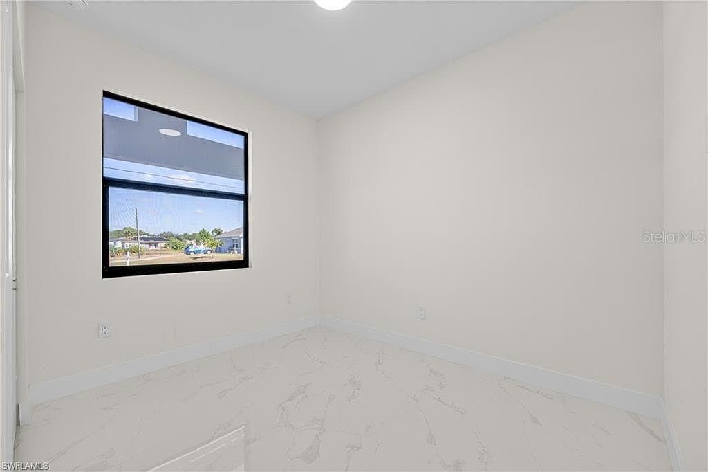 For Sale: $385,000 (4 beds, 3 baths, 1719 Square Feet)