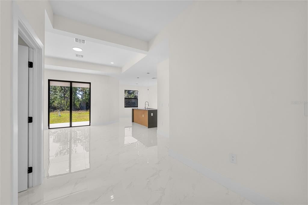 For Sale: $385,000 (4 beds, 3 baths, 1719 Square Feet)