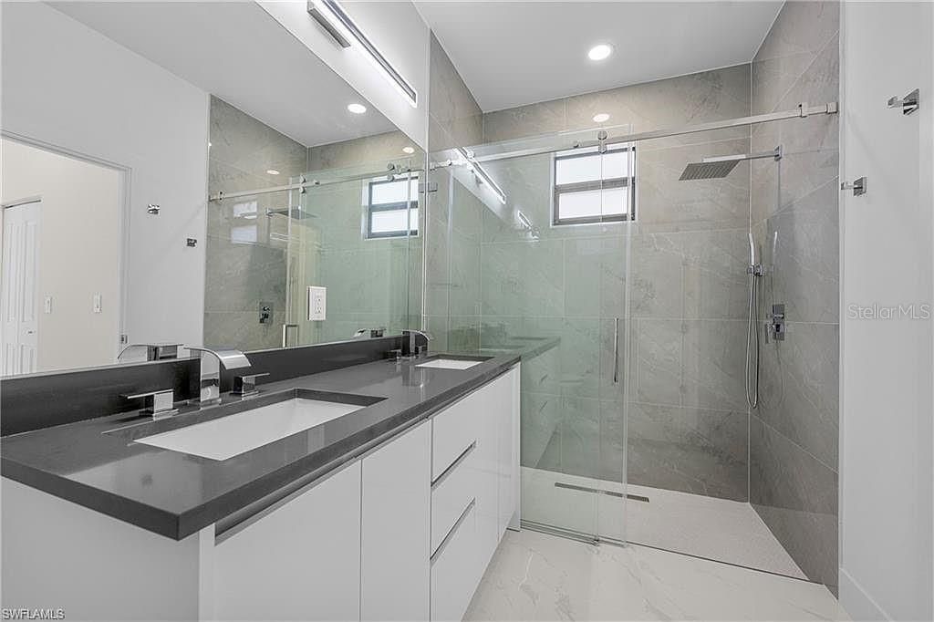 For Sale: $385,000 (4 beds, 3 baths, 1719 Square Feet)