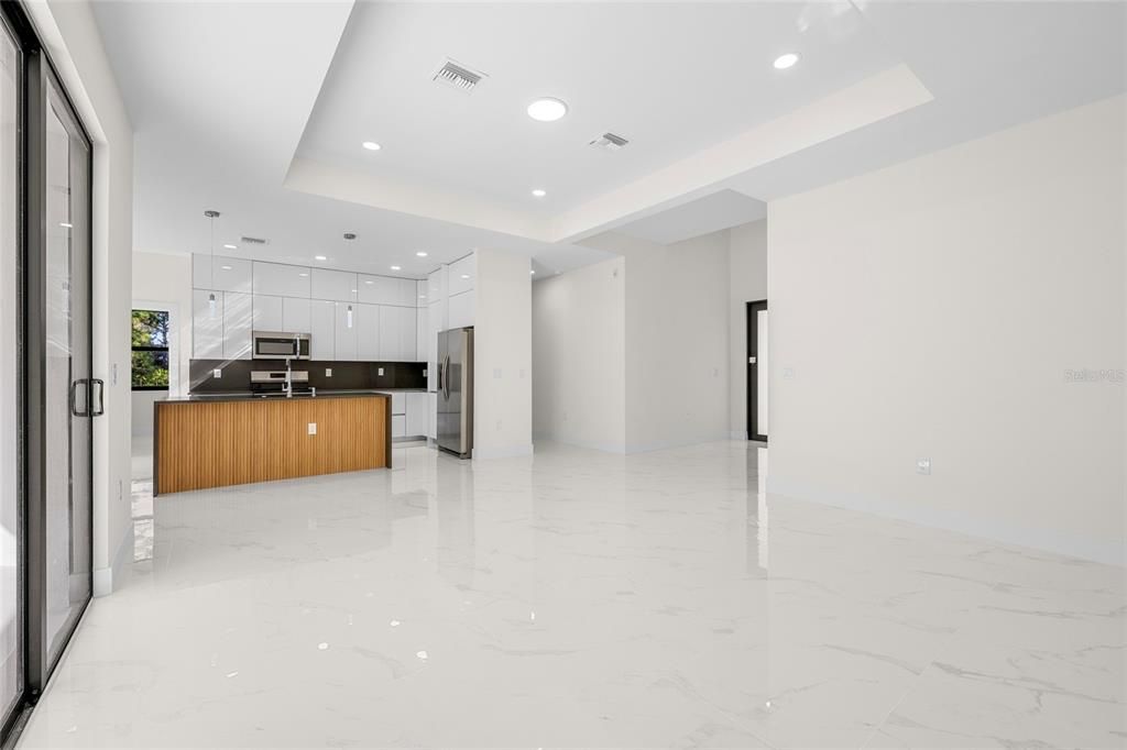 For Sale: $385,000 (4 beds, 3 baths, 1719 Square Feet)