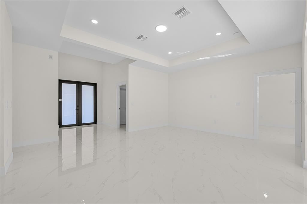 For Sale: $385,000 (4 beds, 3 baths, 1719 Square Feet)