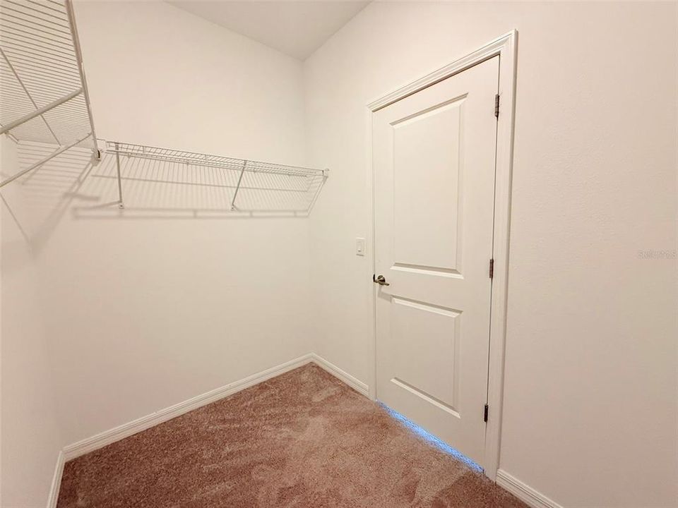 合同活跃: $2,000 (3 贝兹, 2 浴室, 1760 平方英尺)