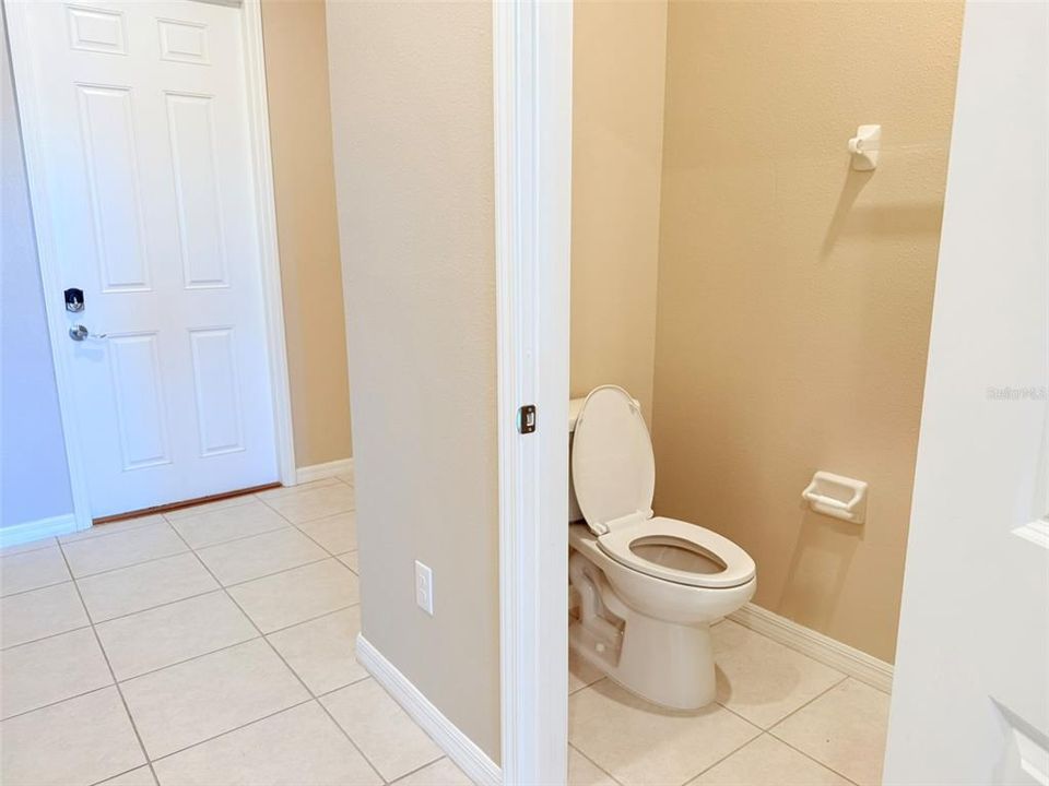 合同活跃: $2,000 (3 贝兹, 2 浴室, 1760 平方英尺)