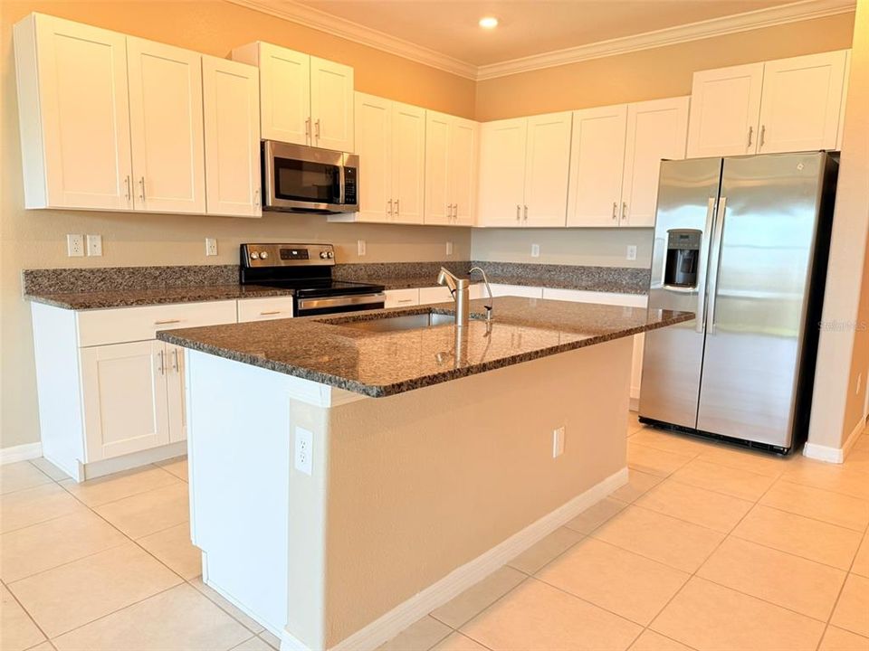 合同活跃: $2,000 (3 贝兹, 2 浴室, 1760 平方英尺)