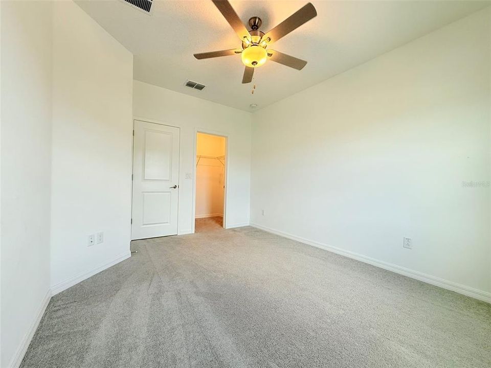 合同活跃: $2,000 (3 贝兹, 2 浴室, 1760 平方英尺)