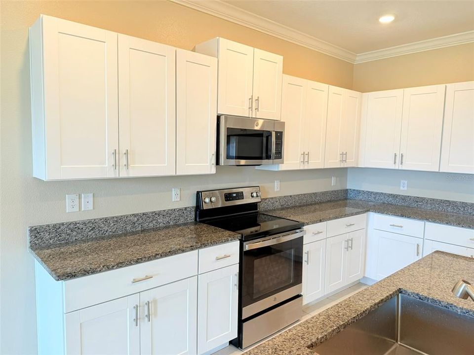 合同活跃: $2,000 (3 贝兹, 2 浴室, 1760 平方英尺)