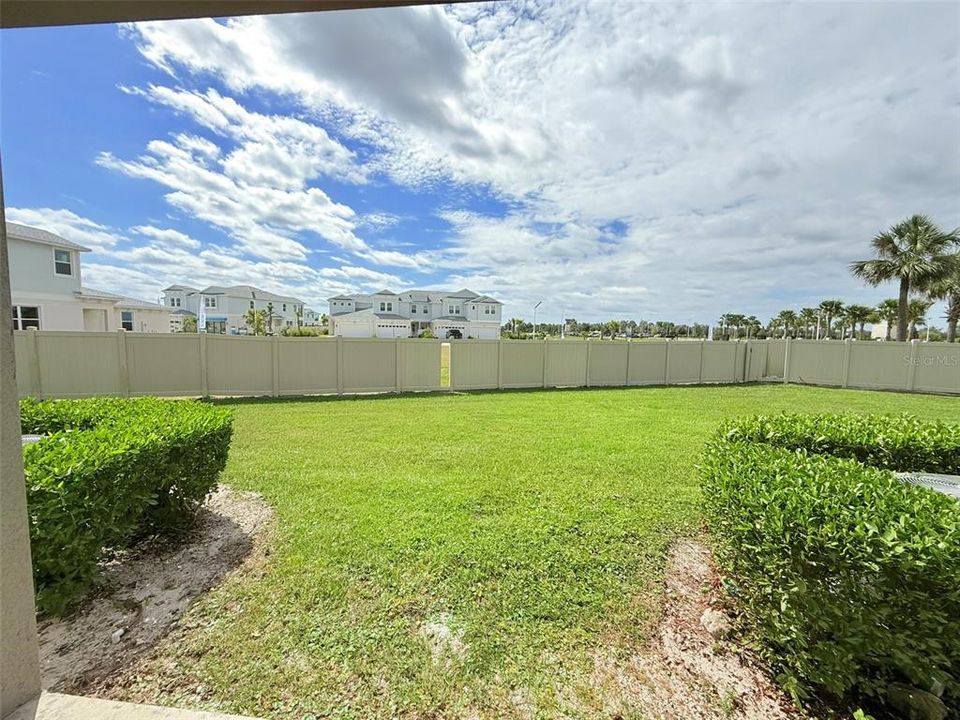 合同活跃: $2,000 (3 贝兹, 2 浴室, 1760 平方英尺)